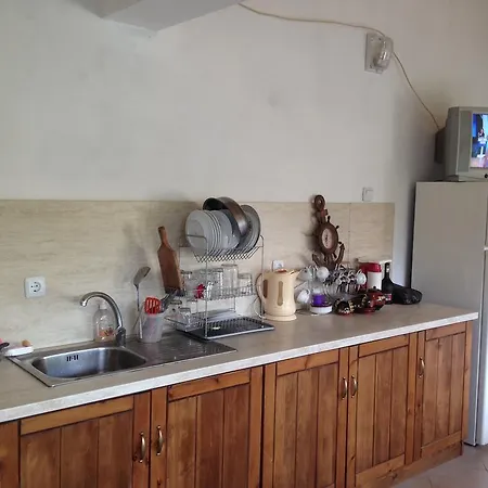 Kostadinovi بيت ضيافة لوزينيتس